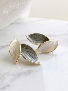Elegant Leaf Stud Earring